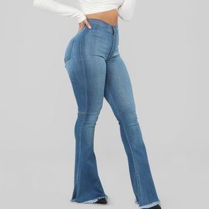WOMANS FASHION NOVA FLARE JEANS